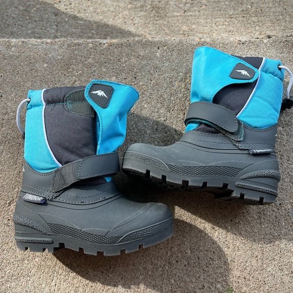 Tundra Snow Boots - Picture 1 of 9